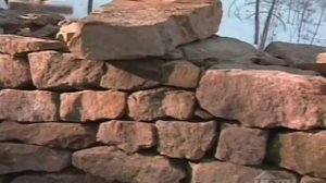 Строительство стены из натурального камня