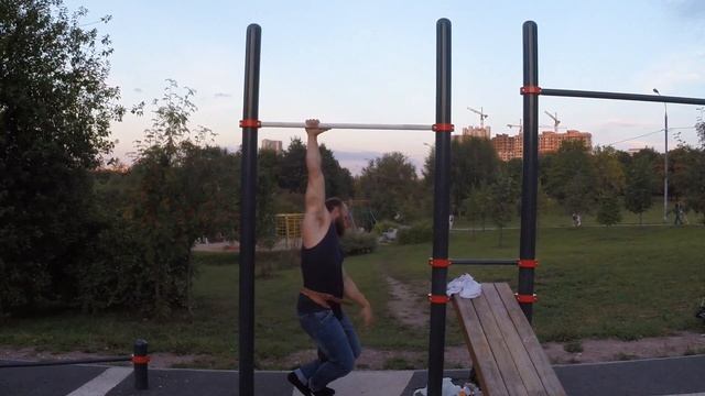 32 Weighted Pull ups + 32 kg. Подтягивания на турнике с доп. весом 32 кг, 32 повторения. смотреть онлайн