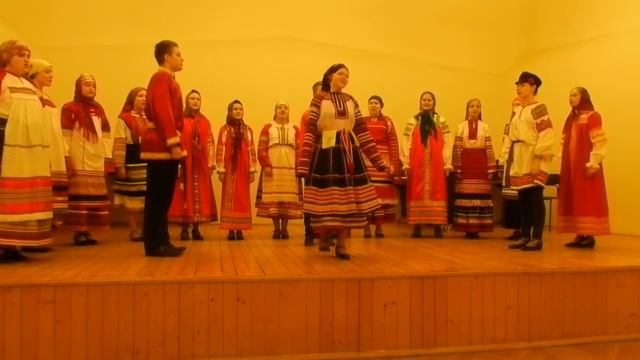 Ансамбль Косино - На улице огонь горит смотреть онлайн