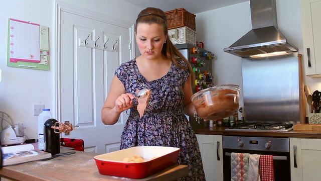 Chocolate and Pear Sponge Recipe - Tickly Mouth смотреть онлайн