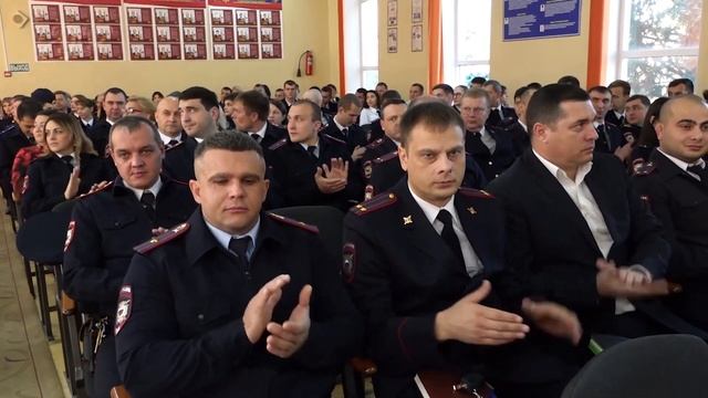 10-го ноября принимают поздравления с профессиональным праздник сотрудники ОВД смотреть онлайн