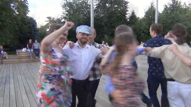 Танцы в парке Горького 12 июля 2018 балансе.рф смотреть онлайн