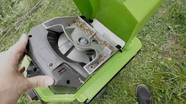 Как превратить садовые отходы в бесплатное удобрение? Обзор измельчителя Greenworks GACSB