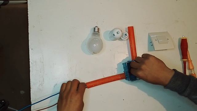 #تعلم _كهرباء_المنازل_من_الصفر _الى الإحتراف .الدارة الكهربائية البسيطة . simple _allumage . смотреть онлайн