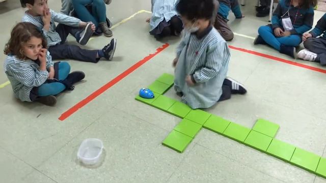Robótica en clase de infantil 4 años смотреть онлайн