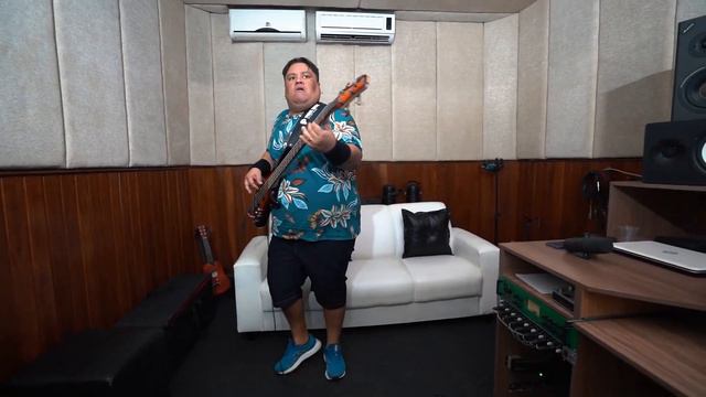 JUNIOR GROOVADOR em homenagem ao rei do piseiro VITOR FERNANDES groovando a canção SAUDADE E SOLIDÃ смотреть онлайн
