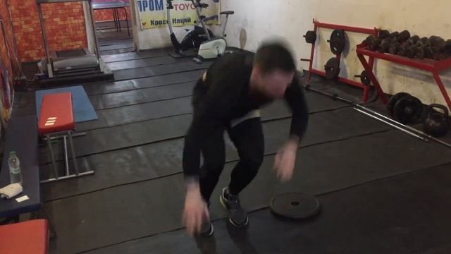 ЛЕГКОАТЛЕТ vs ФИТОНЯШКА (ЗАРУБА) смотреть онлайн