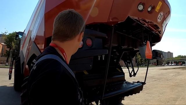 Прокатился в мощном роторном комбайне TORUM 785. Узнал как все устроено внутри! смотреть онлайн