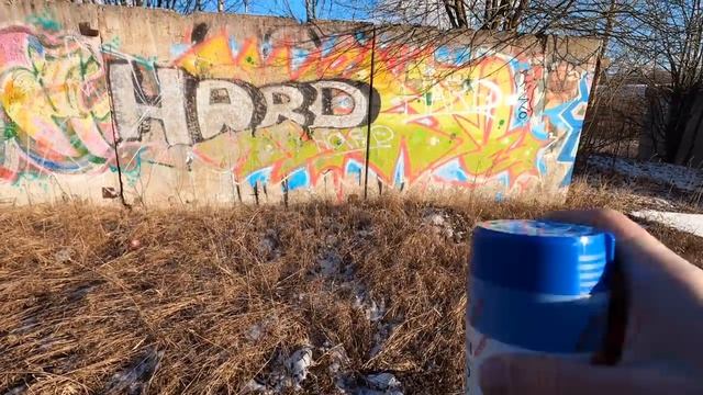 Singleplayer graffiti tags and throws +colored wall with friends on a sunny day смотреть онлайн