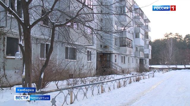 Ремонт крыши ждут жильцы одного из домов в Камбарке смотреть онлайн