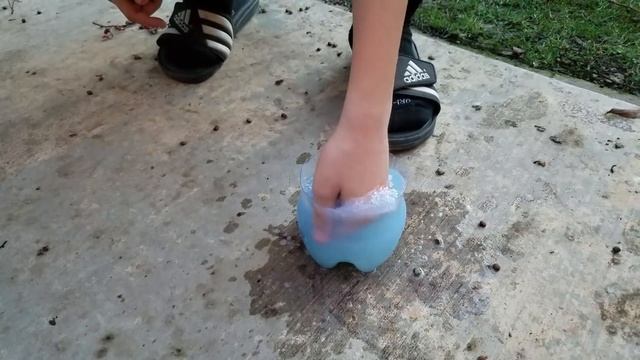 Tide pod Challenge! (Science Experiment) смотреть онлайн