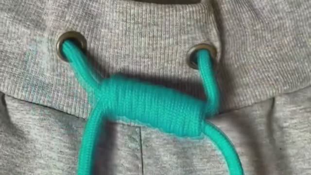 Как красиво завязать узел на штанах? смотреть онлайн