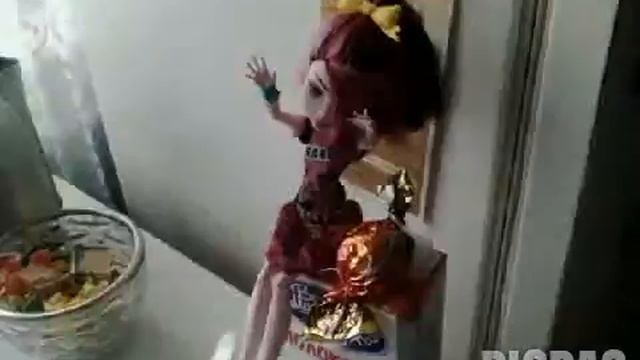 Заедаю грусть едой #picpac #monsterhigh смотреть онлайн