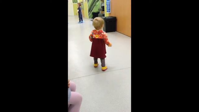 Вика начинает ходить смотреть онлайн