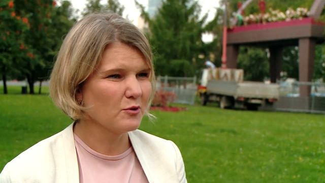 Екатеринбургу на день рождения подарят цветы смотреть онлайн