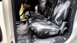 Как избавиться от неприятного запаха в машине? Химчистка салона авто своими руками в 10 раз дешевле