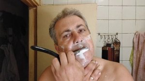 Бритьё опасной бритвой, ролик для начинающих.