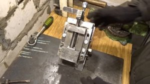 Фрезерное приспособление для токарного станка.