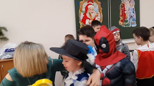 11 Школа №16 Новый год Подарки смотреть онлайн