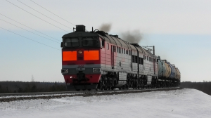 2ТЭ116-1400 с грузовым поездом и приветливой бригадой