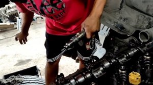 INSTALLING INJECTORS D6CA [EUI]