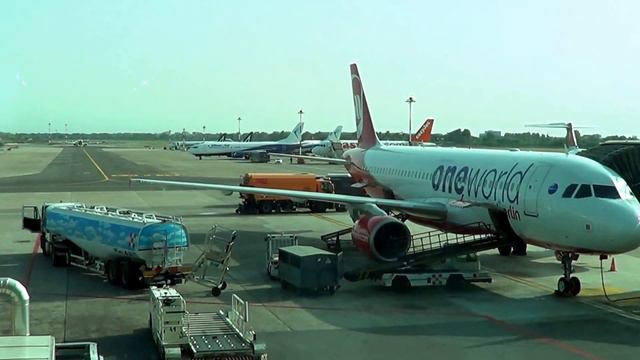 Operazioni di decollo e atteraggio a Milano Linate смотреть онлайн