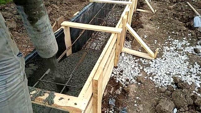 Заливка ленты свайного фундамента. смотреть онлайн