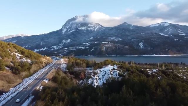 Дети прикормили в сарае раненную волчицу. Не зная, как она отплатит за добро... смотреть онлайн