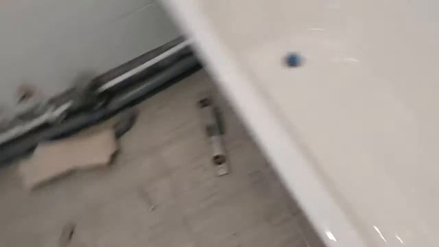 установка ванны наращиваем ванну полкой / РЕМОНТ В НОВОСТРОЙКЕ #4 смотреть онлайн