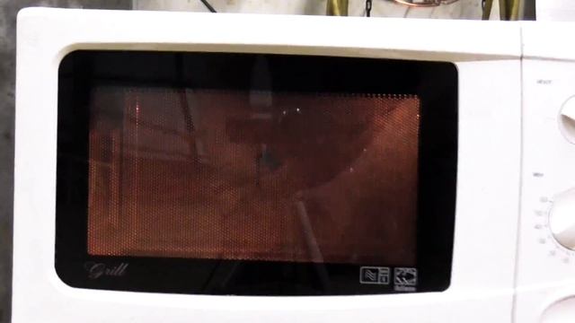 ?ВЗОРВАЛ iPhone в МИКРОВОЛНОВКЕ!?ЖЕСТЬ! На что способна микроволновка? смотреть онлайн