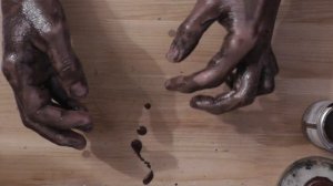 Как очистить руки от грязи и мазута за 1 минуту.  Как помыть руки без мыла и без воды