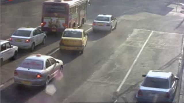 Jeep подрезает автобус. СМЕРТЕЛЬНЫЙ ТРЮК!!! смотреть онлайн