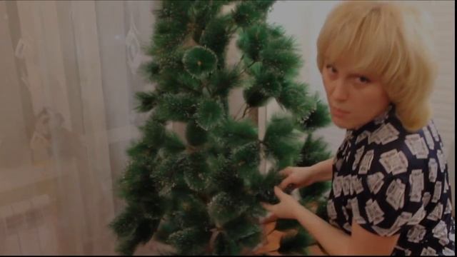 Установка новогодней красавицы - Елки смотреть онлайн