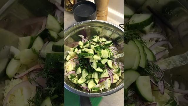Простой но вкусный салат с красной рыбой и пекинской капустой смотреть онлайн