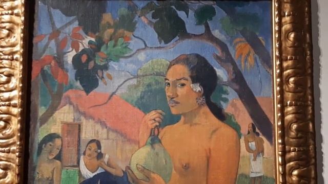 Женщина, держащая плод смотреть онлайн