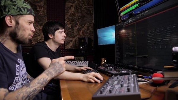 Paperclip & Dereck - в студии, разбирают второй трек из сэмпл пака.