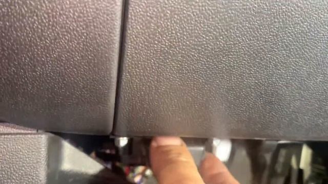 FORD FIESTA Donde se encuentra el conector OBD. смотреть онлайн