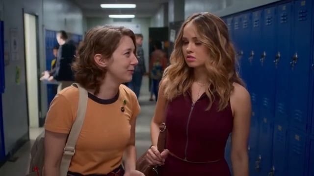 serie insatiable (s01e02) • Patty Bladell returns to school for the first time after losing weight смотреть онлайн