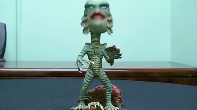 Universal Monsters Creature from Black Lagoon Head Knocker смотреть онлайн