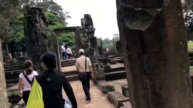 Cambodia's famous tourist attractions Angkor Thom смотреть онлайн