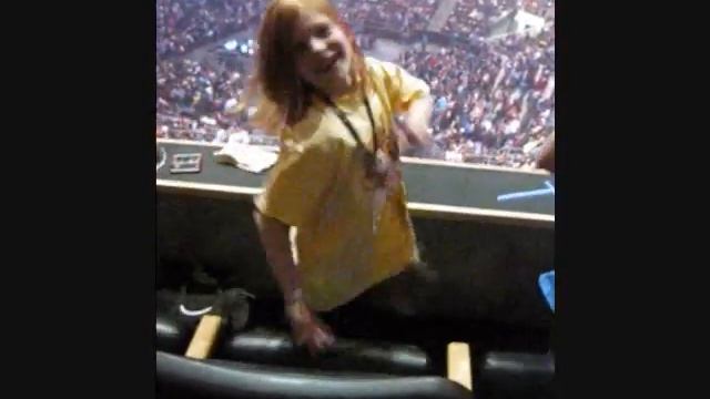 Peyton Dance Video 3/7/2010 смотреть онлайн