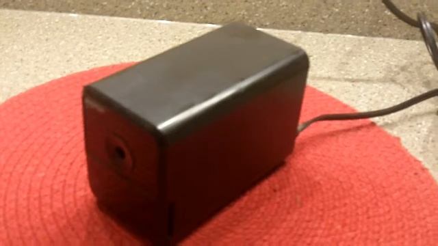 Boston Electric Pencil Sharpener смотреть онлайн