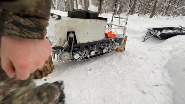 Изба после снегопадов.Чищу от снега гусянку мотобуксировщика. Лесной быт смотреть онлайн