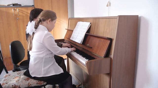 И.С. Бах. Сарабанда 4 руки. Л.Емельянова. Маленькая Баловница смотреть онлайн