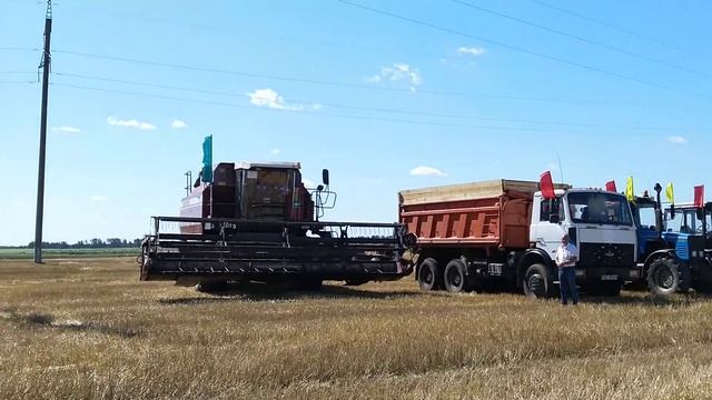 Выход комбайнов в поле. Зажинки 2020 смотреть онлайн