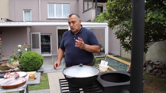 Как вкусно приготовить голени ягнёнка в казане на костре. Рецепт-БОМБА! смотреть онлайн