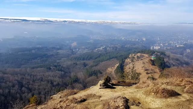 Курортный парк Кисловодска. Северный Кавказ. Вид на Эльбрус. смотреть онлайн