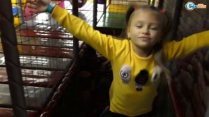 ВЛОГ ДЕНЬ в Развлекательном Центре с Ярославой! Горки, Лабиринты и Батуты для детей!