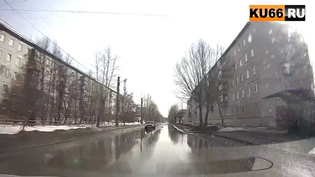 Спустя год после ремонта улица Парковая залита смотреть онлайн