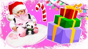 Кукла Беби Бон Аннабель распаковывает подарок на Новый Год — Видео для девочек: играем с пупсами